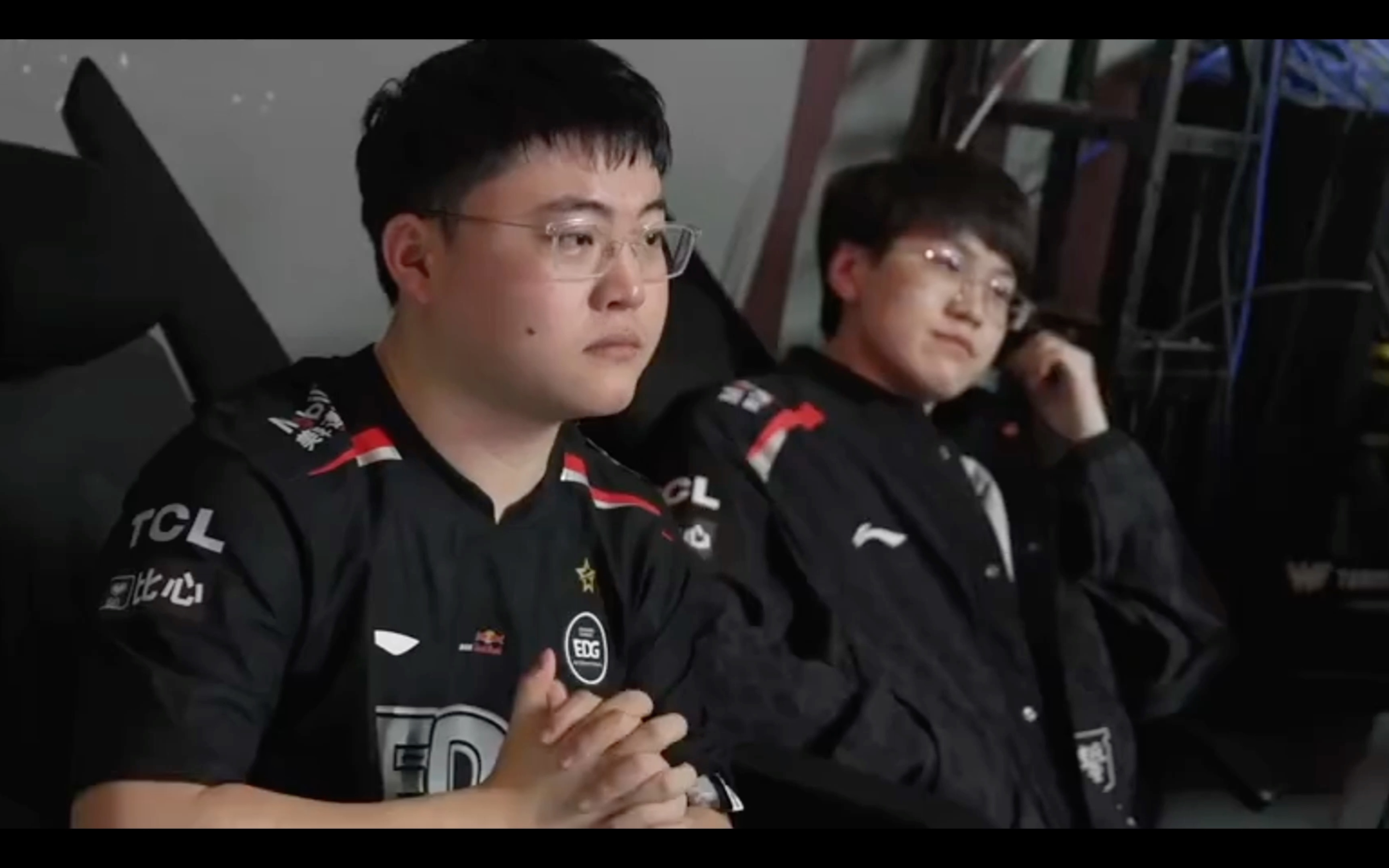 爱游戏-Uzi在瑞士队比赛中比赛局势复杂，最后时刻胜出引发热议！-爱游戏